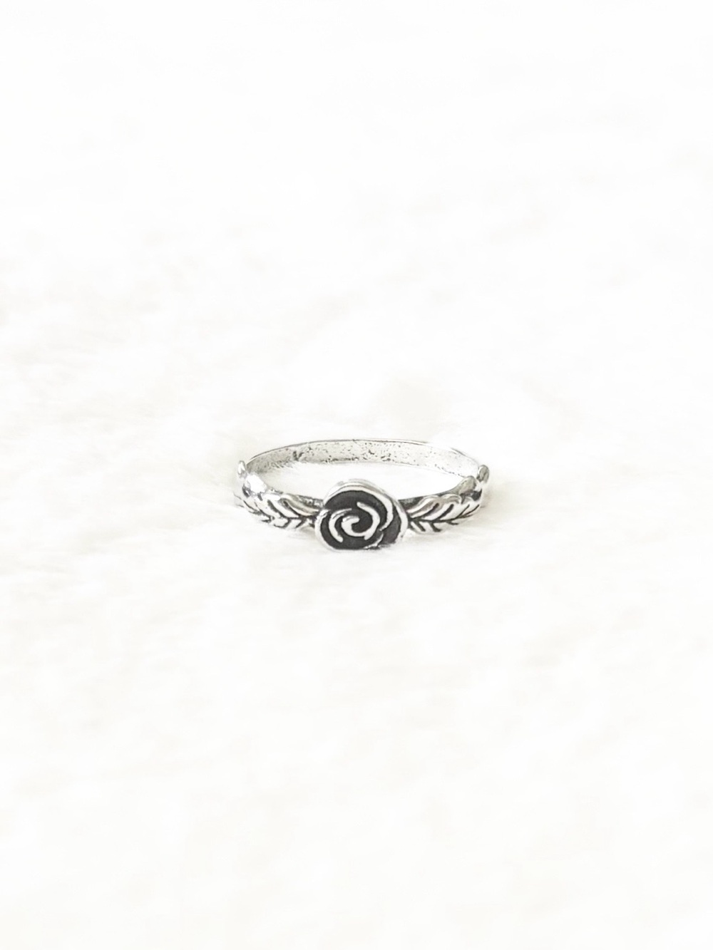 5/$15 🩷 MUST BUNDLE Silver Rose Motif Women's Ring - Floral Band